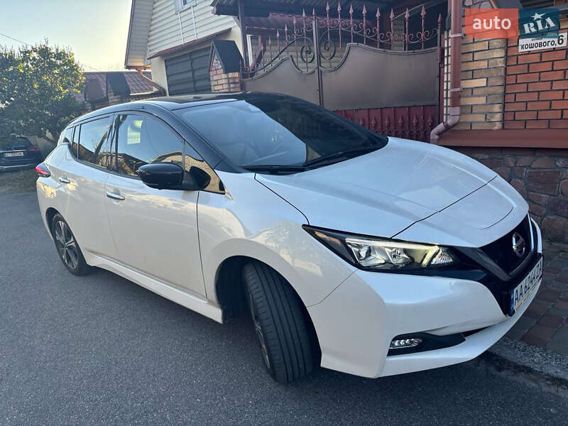 Хетчбек Nissan Leaf 2021 в Глевасі