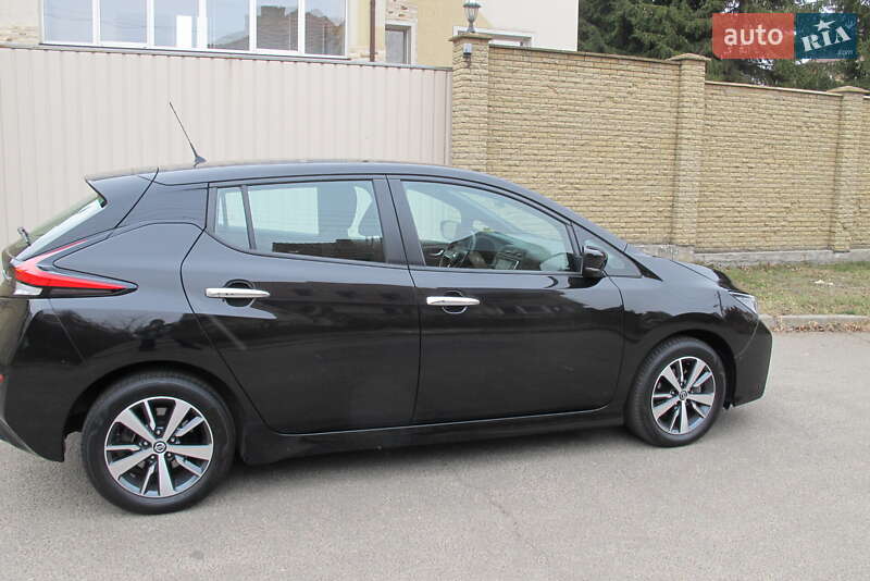 Хэтчбек Nissan Leaf 2021 в Киеве