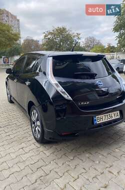 Хетчбек Nissan Leaf 2015 в 