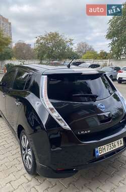 Хетчбек Nissan Leaf 2015 в 