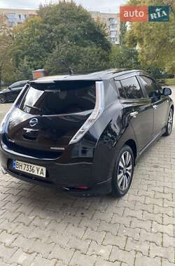 Хетчбек Nissan Leaf 2015 в 