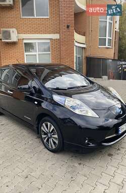 Хетчбек Nissan Leaf 2015 в 