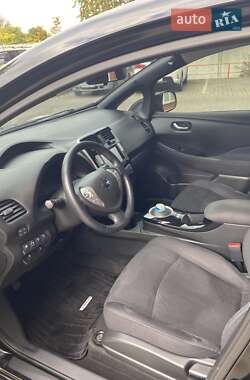 Хетчбек Nissan Leaf 2015 в 