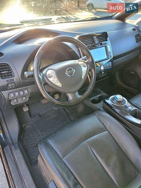 Хетчбек Nissan Leaf 2015 в Києві