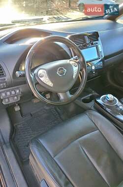 Хэтчбек Nissan Leaf 2015 в 