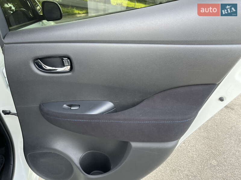 Хэтчбек Nissan Leaf 2014 в Днепре