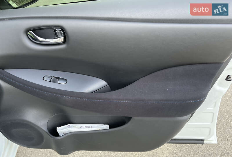 Хэтчбек Nissan Leaf 2014 в Днепре