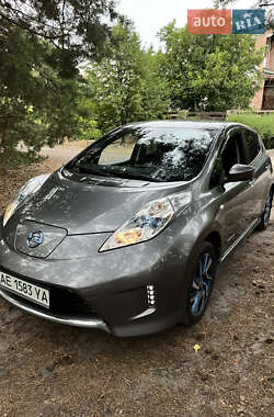 Хетчбек Nissan Leaf 2016 в 