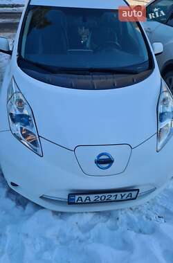 Хэтчбек Nissan Leaf 2015 в 