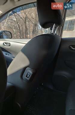 Хетчбек Nissan Leaf 2014 в Києві