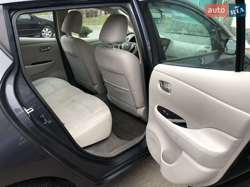 Хэтчбек Nissan Leaf 2013 в Николаеве