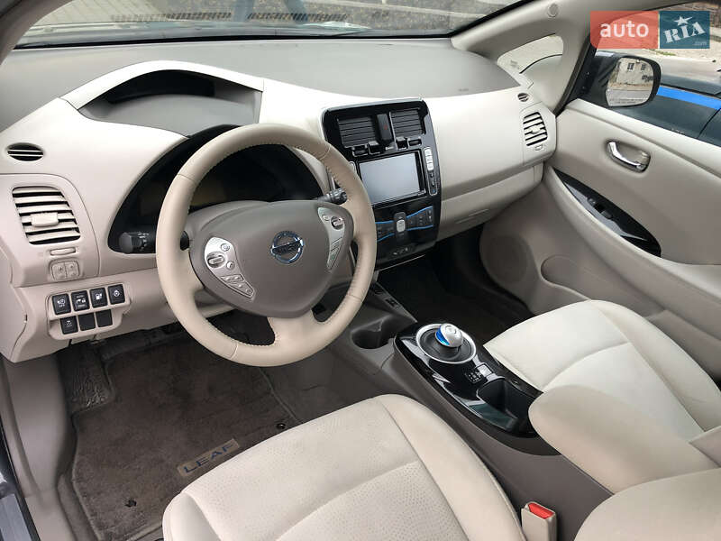 Хэтчбек Nissan Leaf 2013 в Николаеве