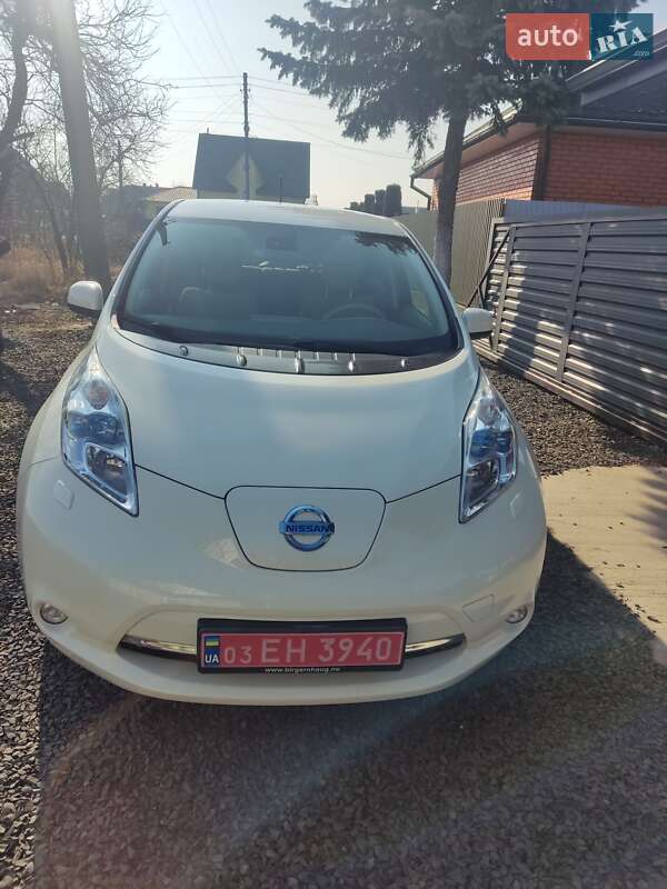 Хетчбек Nissan Leaf 2012 в 