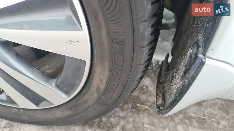 Хэтчбек Nissan Leaf 2016 в Хмельницком