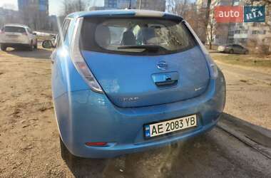 Хэтчбек Nissan Leaf 2011 в 