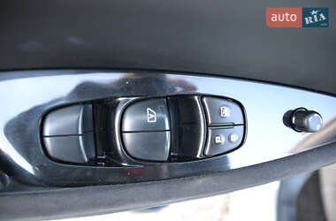 Хэтчбек Nissan Leaf 2014 в 
