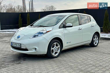 Хэтчбек Nissan Leaf 2012 в 