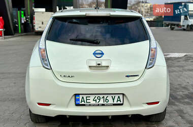 Хэтчбек Nissan Leaf 2012 в 