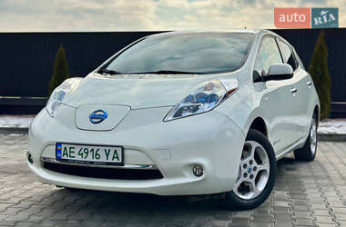 Хэтчбек Nissan Leaf 2012 в 