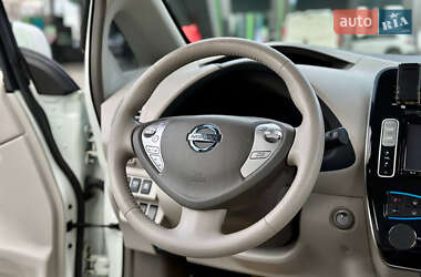 Хэтчбек Nissan Leaf 2012 в 