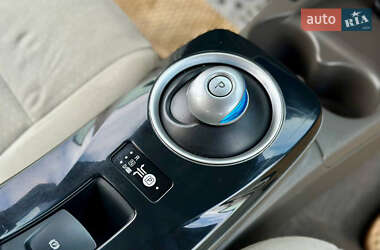 Хэтчбек Nissan Leaf 2012 в 