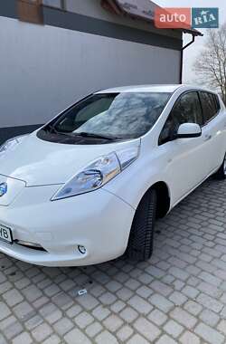 Хэтчбек Nissan Leaf 2015 в 