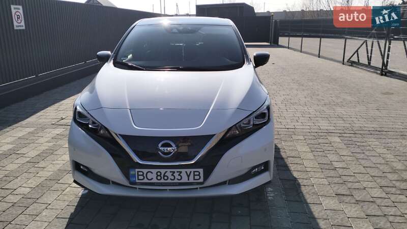 Хэтчбек Nissan Leaf 2019 в Городке