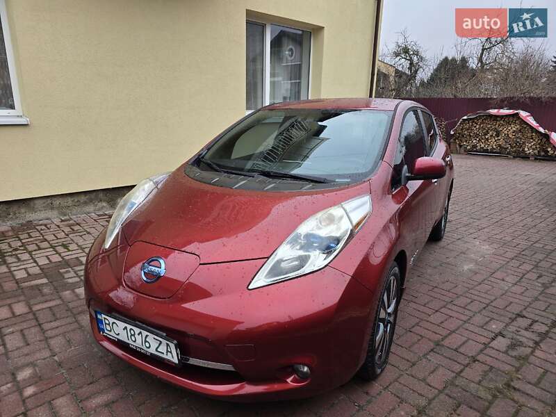 Хэтчбек Nissan Leaf 2013 в 