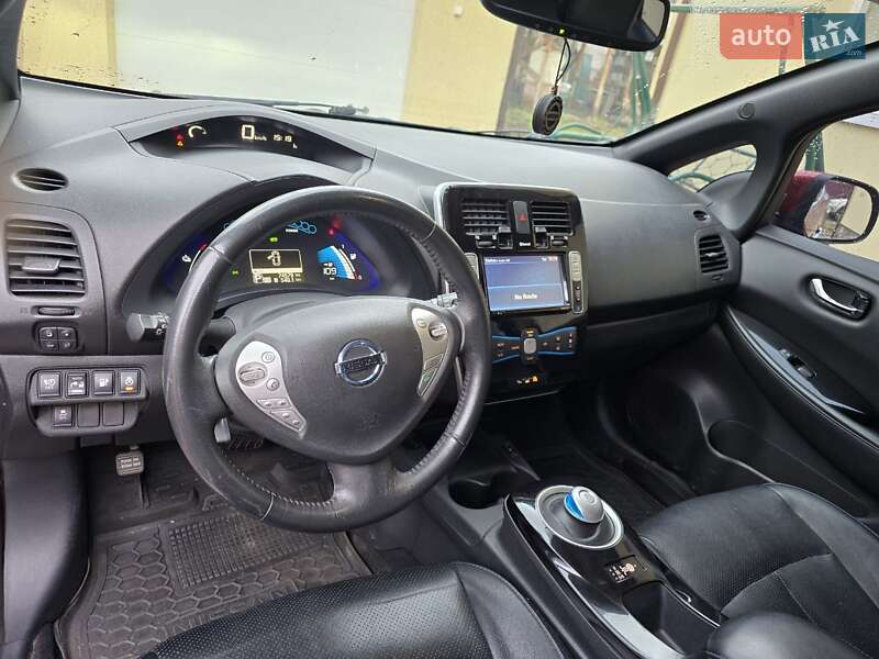 Хэтчбек Nissan Leaf 2013 в Львове