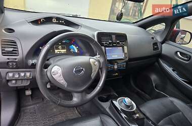 Хэтчбек Nissan Leaf 2013 в 