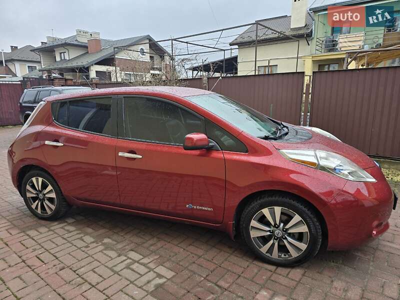 Хэтчбек Nissan Leaf 2013 в Львове