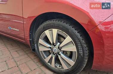Хэтчбек Nissan Leaf 2013 в 