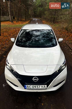 Хэтчбек Nissan Leaf 2023 в 