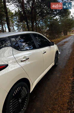 Хэтчбек Nissan Leaf 2023 в 