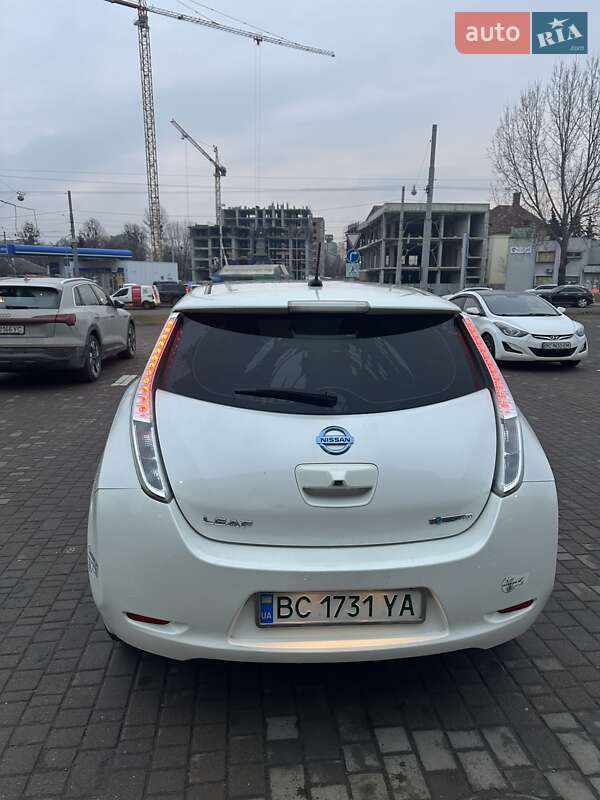 Хэтчбек Nissan Leaf 2015 в Львове