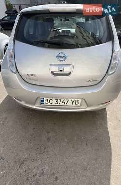 Хетчбек Nissan Leaf 2014 в 