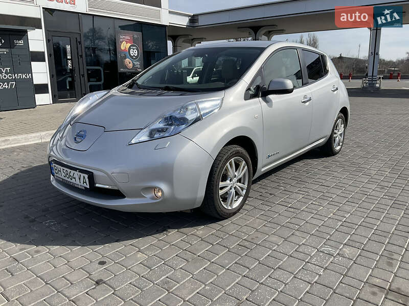 Хэтчбек Nissan Leaf 2012 в Одессе