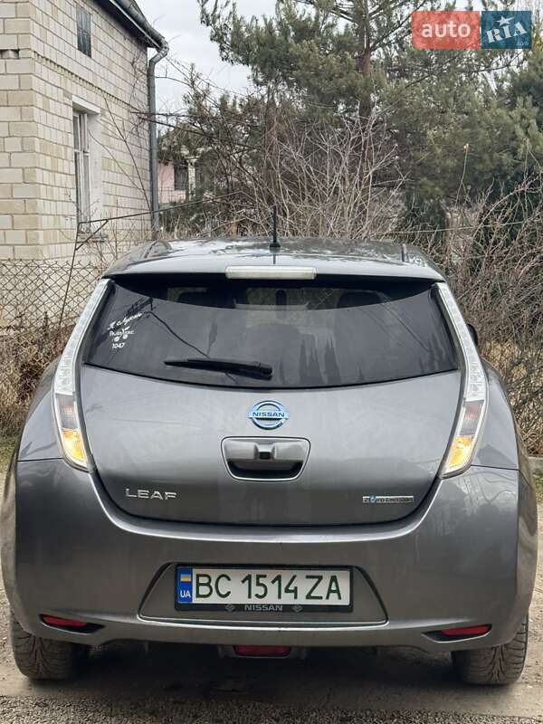 Хэтчбек Nissan Leaf 2014 в Львове