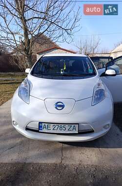 Хетчбек Nissan Leaf 2013 в Дніпрі