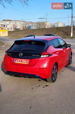 Хэтчбек Nissan Leaf 2019 в 