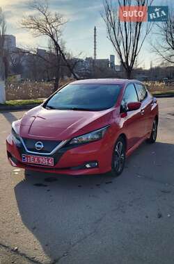 Хэтчбек Nissan Leaf 2019 в 