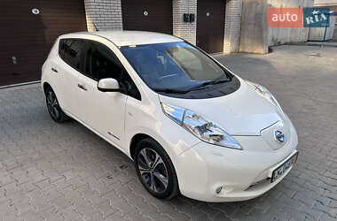 Хэтчбек Nissan Leaf 2015 в 