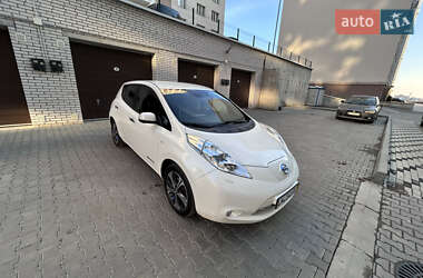 Хэтчбек Nissan Leaf 2015 в 