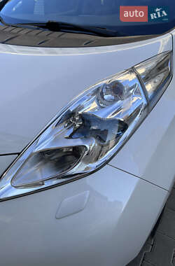 Хэтчбек Nissan Leaf 2015 в 