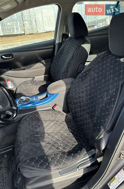 Хэтчбек Nissan Leaf 2013 в 