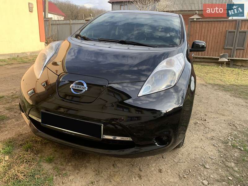 Хетчбек Nissan Leaf 2013 в Сторожинці