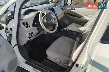 Хэтчбек Nissan Leaf 2012 в 