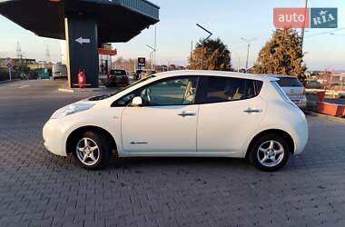 Хэтчбек Nissan Leaf 2012 в 