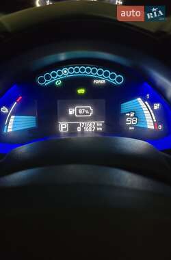 Хэтчбек Nissan Leaf 2014 в 