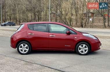 Хетчбек Nissan Leaf 2015 в Дніпрі